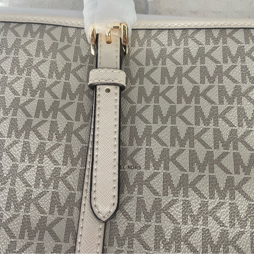 Michael Kors Cream Logo Tote gold hardware - Picture 2 of 8